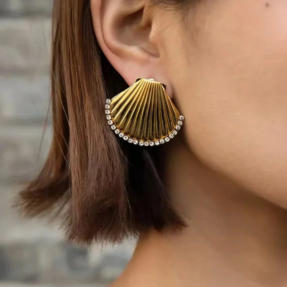 Seashell 18K Gold Stainless Steel Waterproof Crystal Earrings - Picture 11 of 13